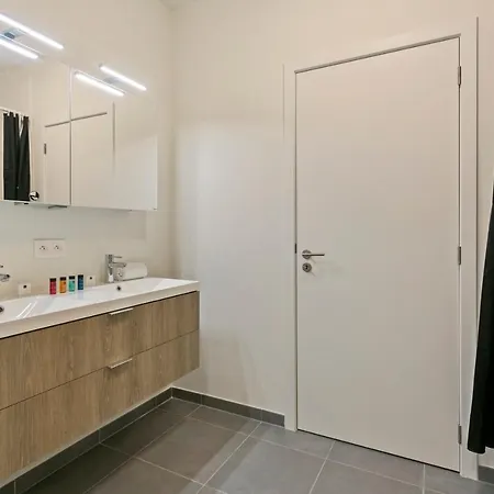 Casa de Férias Modern Town House With Great Terrace At 100 Meters From Beach *