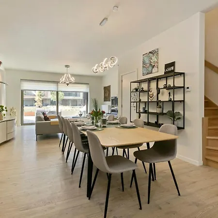Casa de Férias Modern Town House With Great Terrace At 100 Meters From Beach Ostend